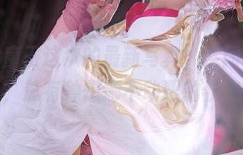 露儿大魔王这次的最新写真，禁闭者娜恰，总有种想挪不动眼的状态