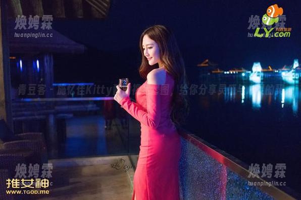 青豆客 - 施忆佳Kitty酱的裸足套图，给你分享灵感与心灵的契合？