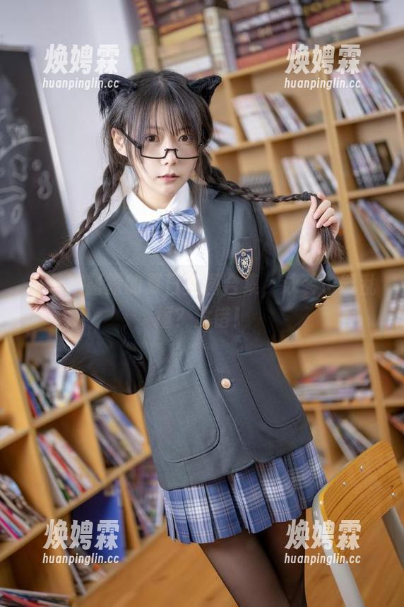 香草喵露露的夏日美图合集，泳装也能乱撞？没错！