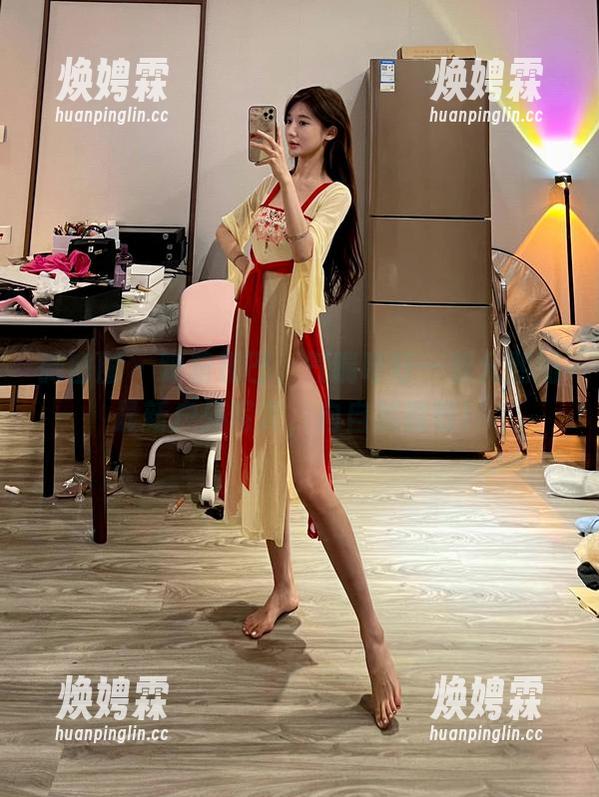微密圈 - 踩着泥巴，气喘吁吁—黎允熙的最新户外写真，向自然致敬！